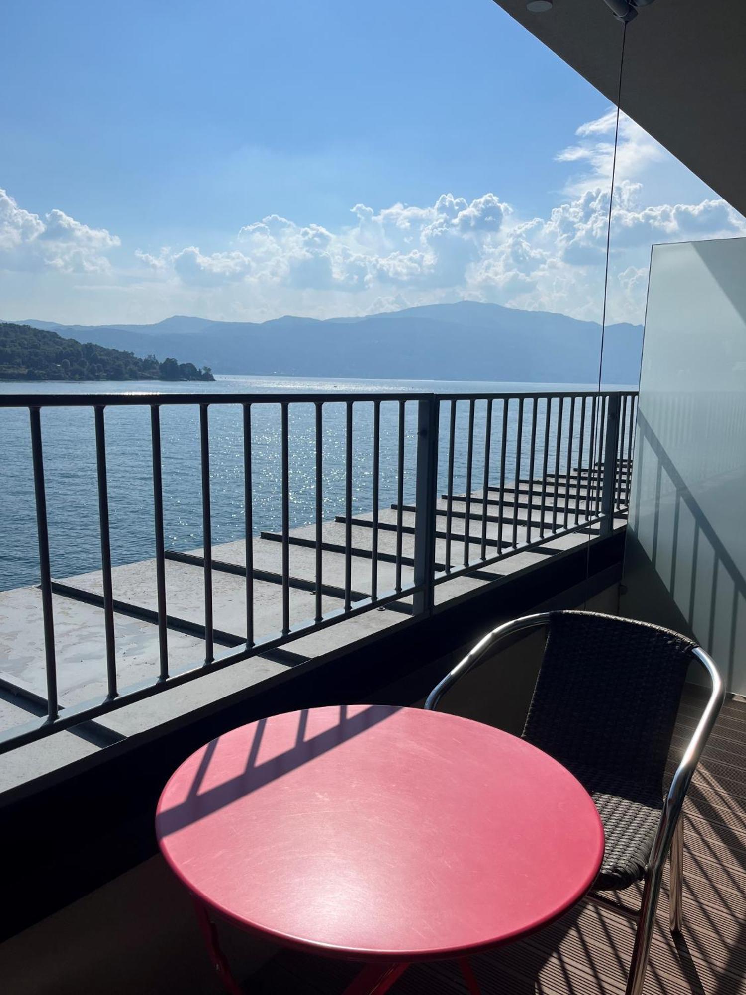 Serviced Apartments By Hotel De Charme Laveno Exterior photo